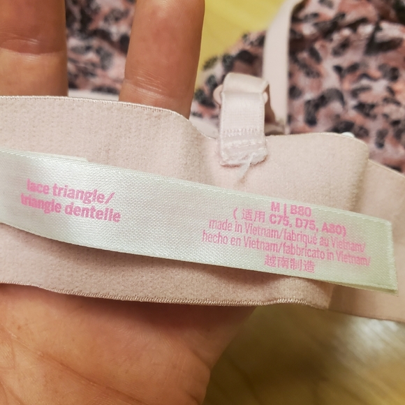 Victoria's Secret Wireless Bralette Size M - Like NEW - Picture 5 of 6